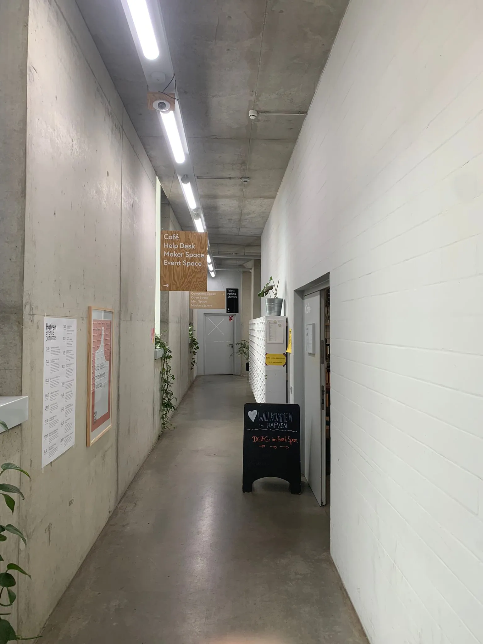 The corridor after the main entrance
