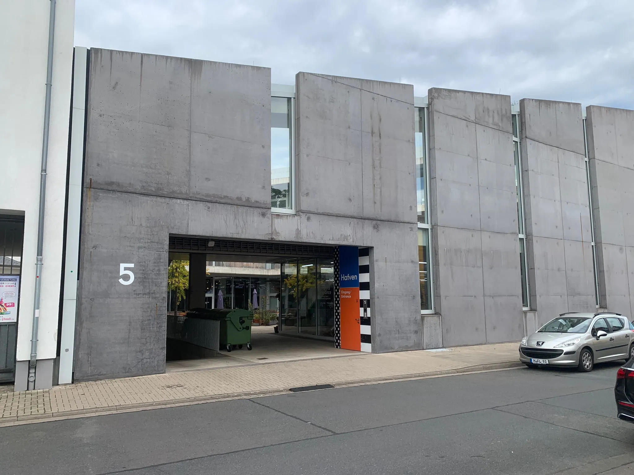 The back entrance into the Hafven building